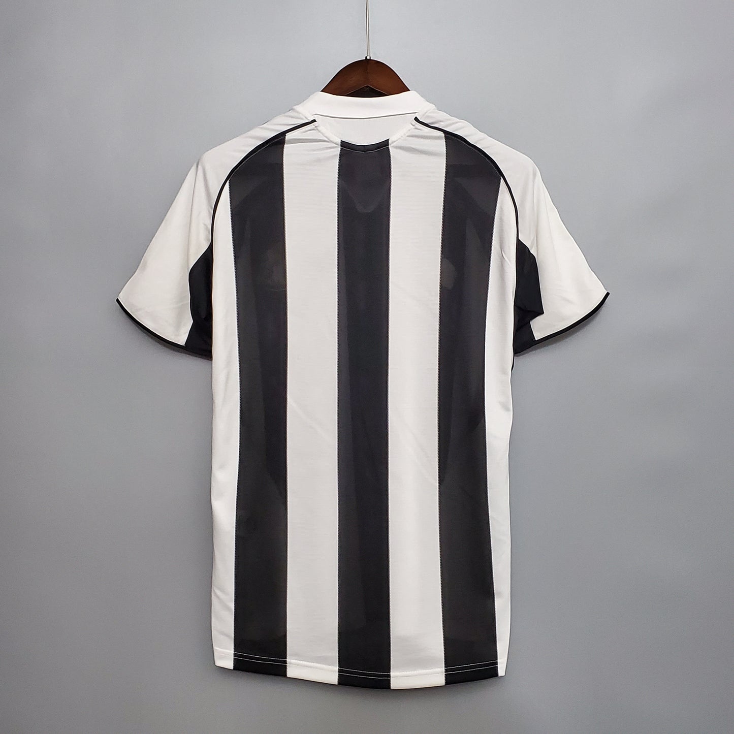 Camisa retrô Newcastle United 05/06