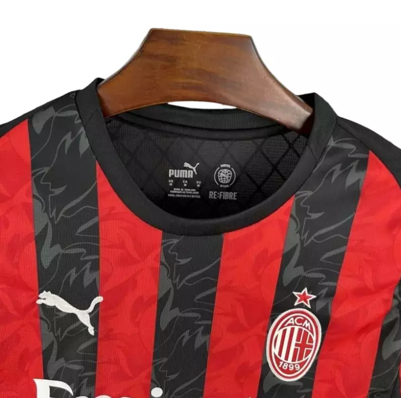 Camisa Milan I 25/26 Manga Longa - Torcedor Puma Masculina - Vermelha e Preta
